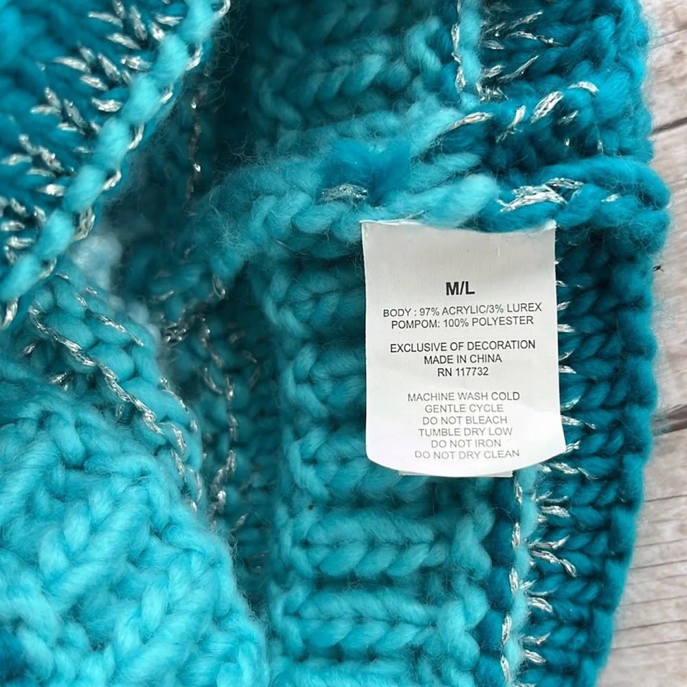 Zeroxposur Calypso Beanie w/ Pom Pom, Acrylic Winter Beanie, Size M/L w/ silver - Picture 4 of 7